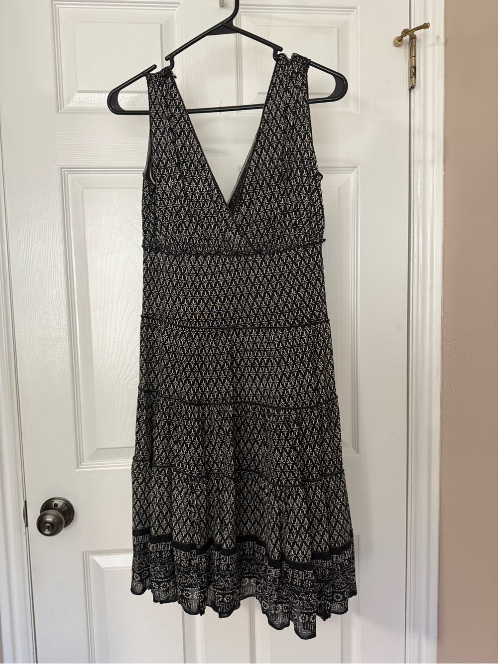 Max Studio Black and Cream Patterned V-Neck Midi Dress